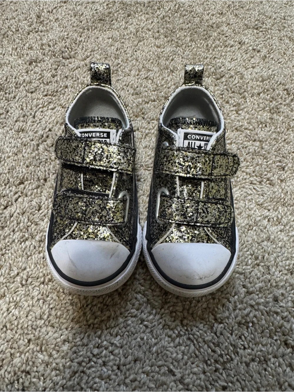 Toddler Girl’s Size 6 Converse Chuck Taylor All Star toddler box included